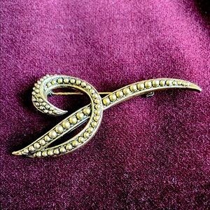 Vintage Todd Anthony Brooch Beads/Beans/Peas in Pods Gold Tone 3.25x1.5 -EUC!